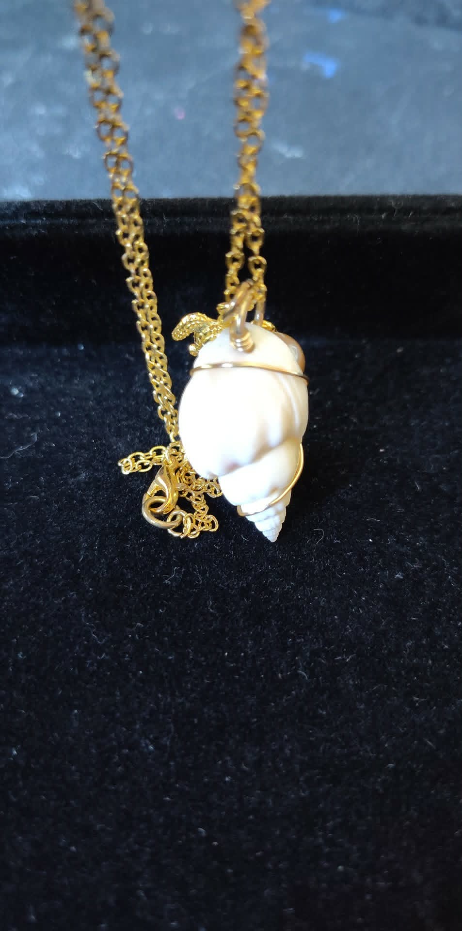 Vinted 22" gold-toned beach themed necklace, shell, pearl, turtle