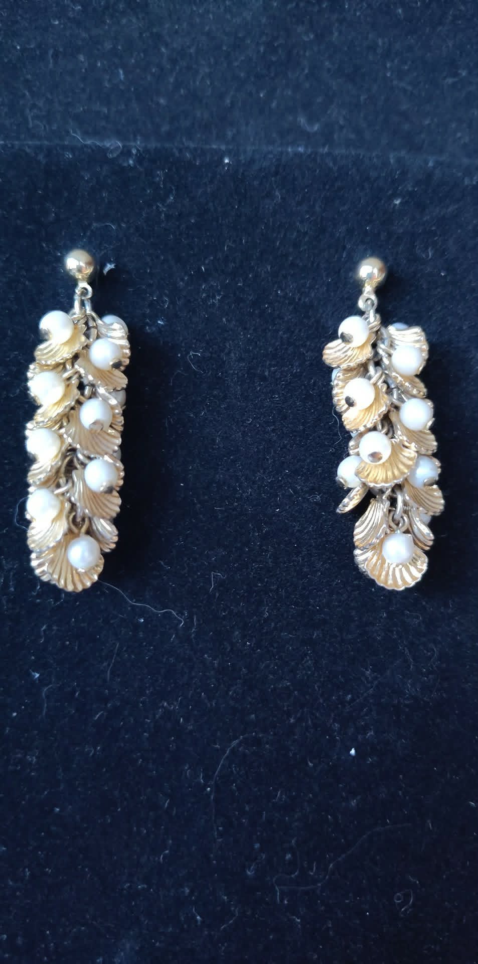 Vintage Avon gold-toned faux pearl waterfall dangle seashell pierced post earrings
