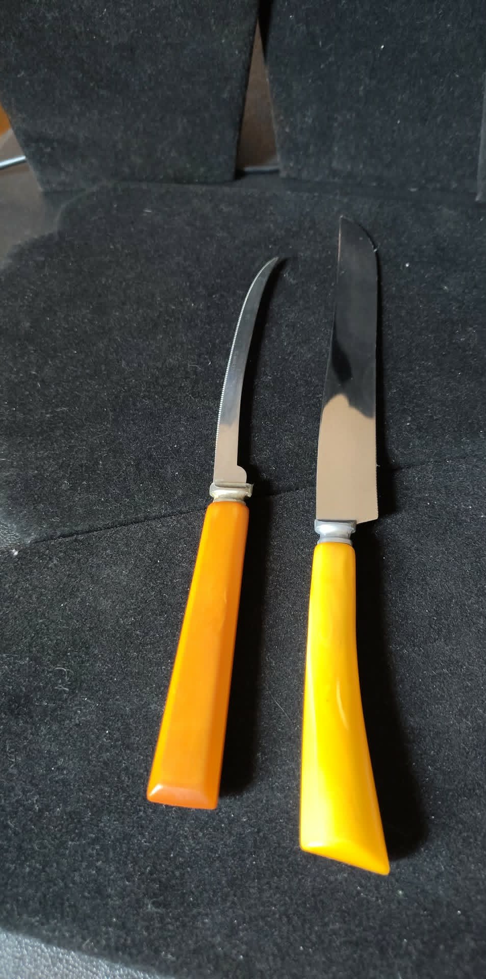 Vintage bakelite handle knives, 10.5" & 9" curved