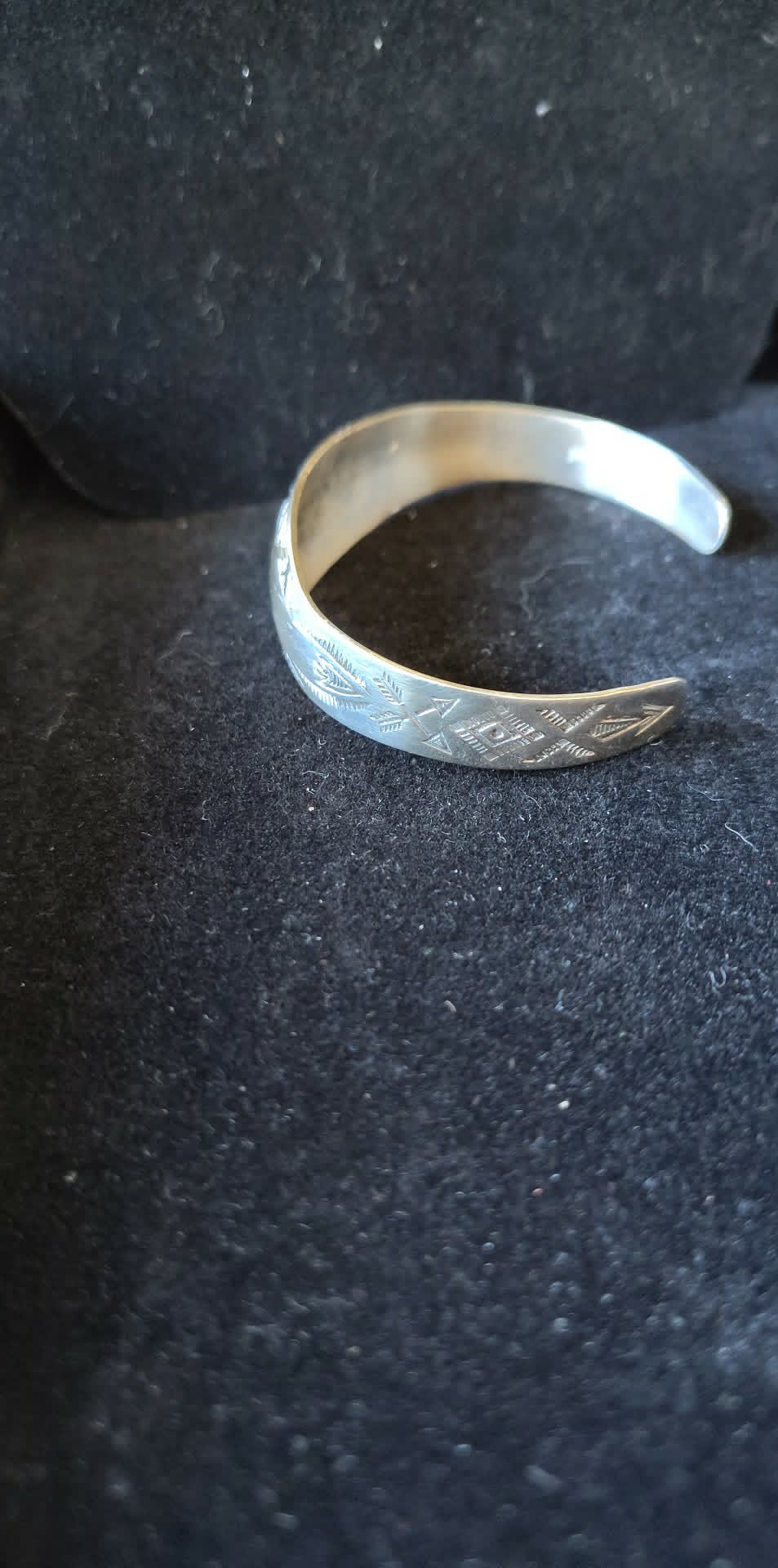 Vintage etched Native cuff bracelet 14g Sterling, unknown maker