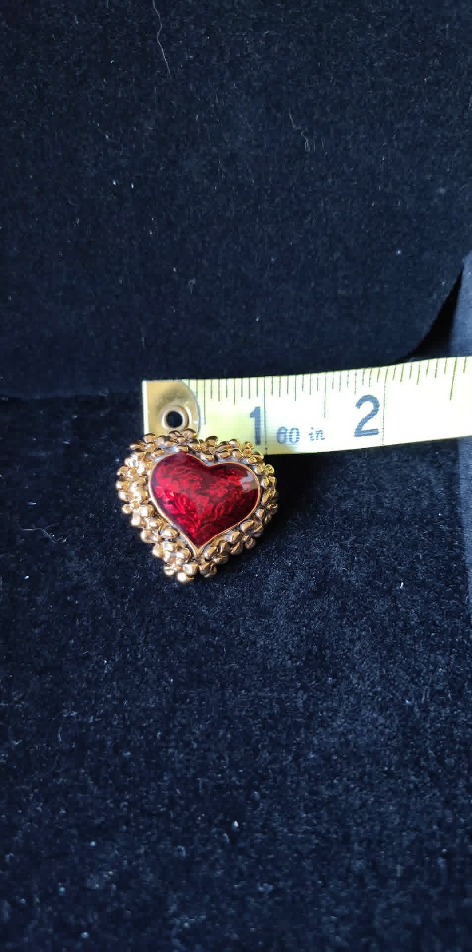 Vintage Avon 1" enamel heart gold toned pin/brooch