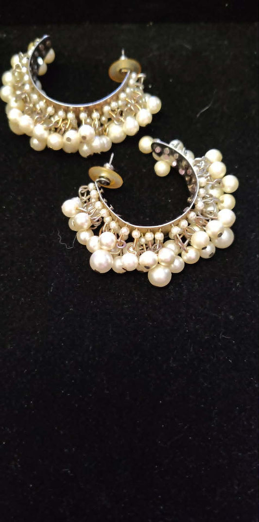 Vintage faux pearl gold-toned estate pierced earrings