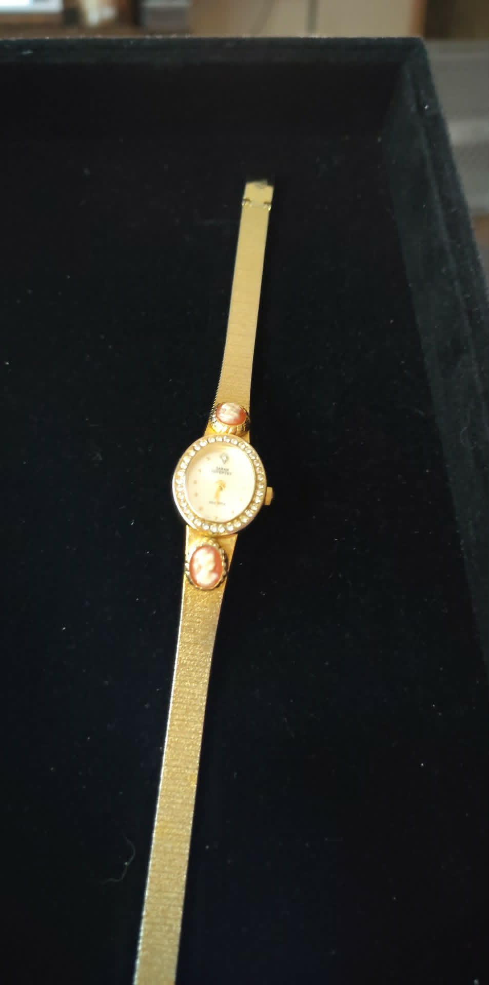 Vintage Sarah Coventry LSC218 Cameo watch, excellent condition