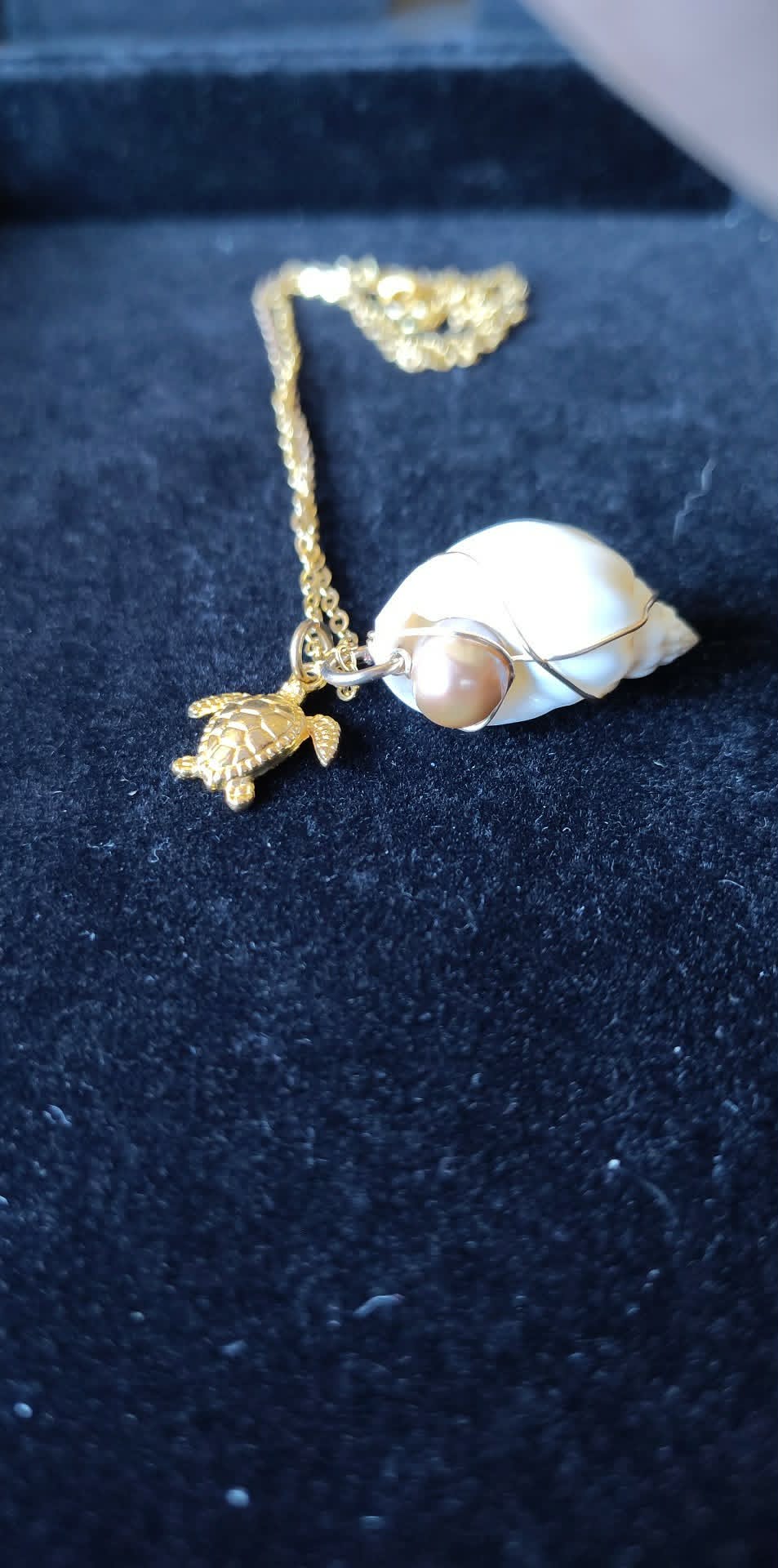 Vinted 22" gold-toned beach themed necklace, shell, pearl, turtle