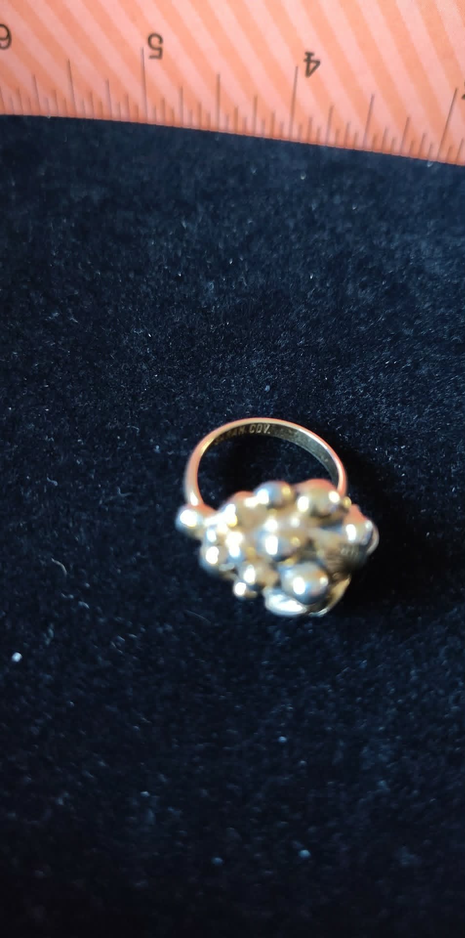 Vintage Sarah Coventry gold tone adjustable cluster grapes ring