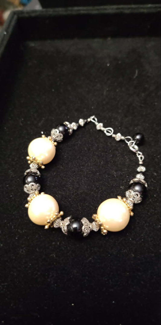 Estate bracelet faux pearl with black, gold & silver tone, size 6.5