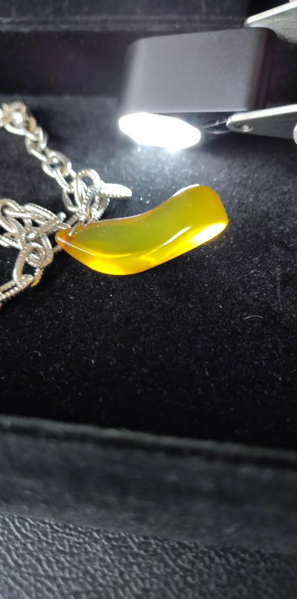 Vintage 26" apple juice Bakelite necklace, art deco carved barrel on a silver-toned chain, tested