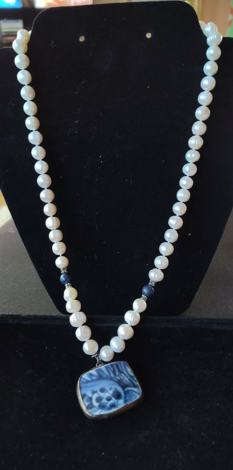 Vintage Freshwater Pearl with 925 closure & porcelain shard pendant