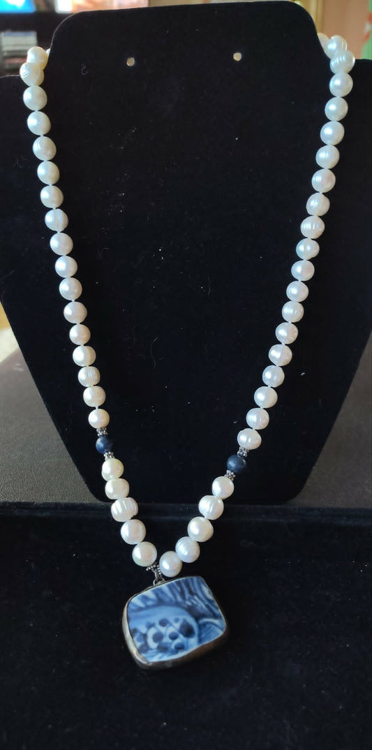 Vintage Freshwater Pearl with 925 closure & porcelain shard pendant